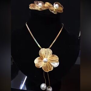 Gold Flower Pearl Necklace & Earrings Set 
Statement Choker Jewelry for Women